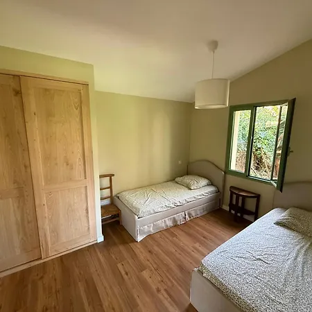 Maison Dans Grand Parc Au Pied Du Village